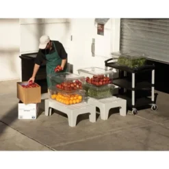 Grand chariot utilitaire noir - Cambro