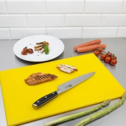 Planche à découper 600 x 450 x 12 mm jaune haute densité - Hygiplas
