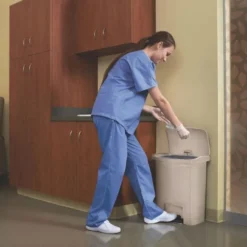 Poubelle à Pédale Frontale Slim Jim Beige 30L - Rubbermaid